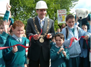 Lord Mayor Royston Opens Hedge School
